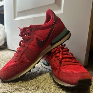 Women’s Nike Internationalist.